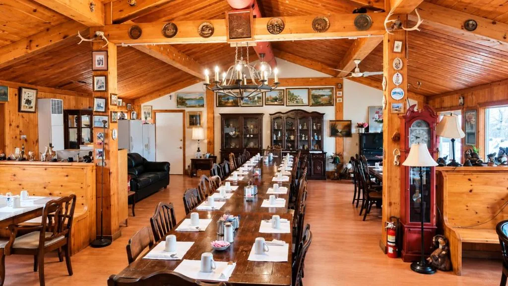 Top Notch restaurant dining room and service counter at the motel front desk